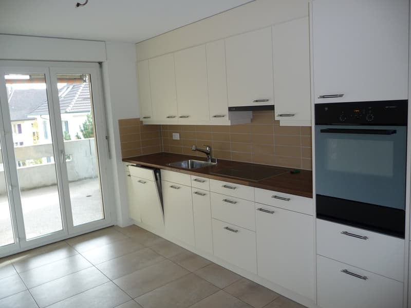 Appartamento soleggiato di 4,5 locali con balcone a Biel (1)
