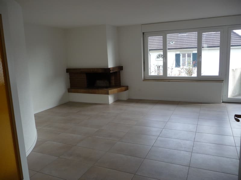 Appartamento soleggiato di 4,5 locali con balcone a Biel (2)