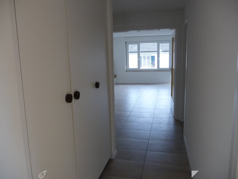Sonnige 4.5-Zimmer-Wohnung mit Balkon in Biel (4)
