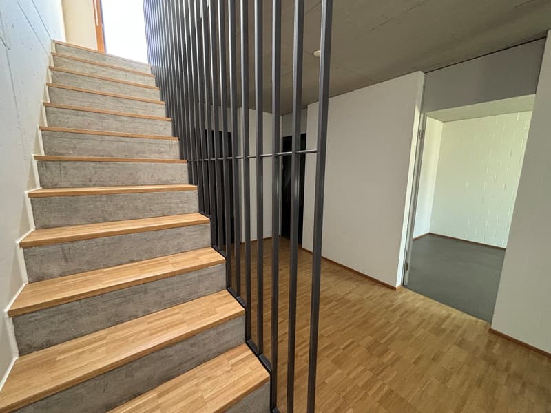 Bright 4.5-room duplex apartment with balcony in Biel (10)