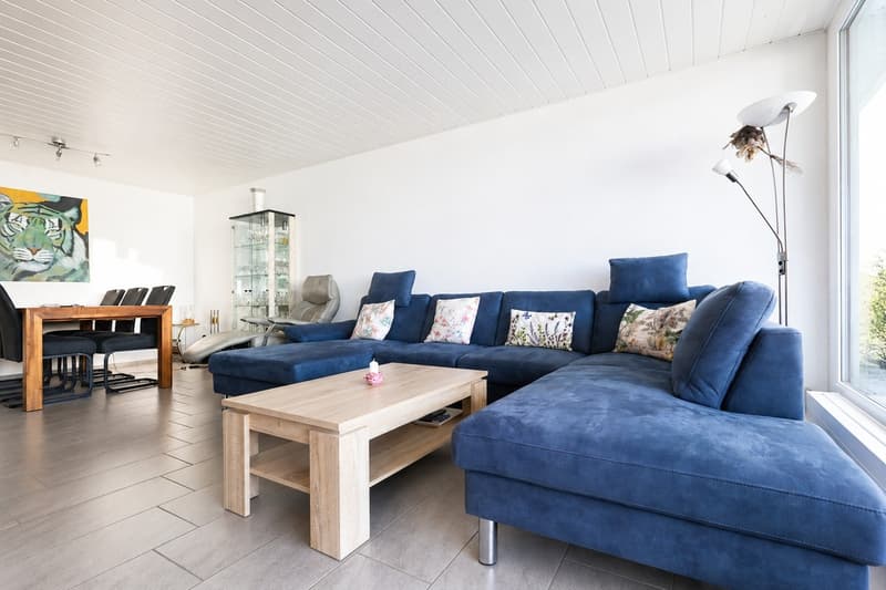 Grosszügige 5-Zimmer-Wohnung mit Weitsicht in Ipsach (2)