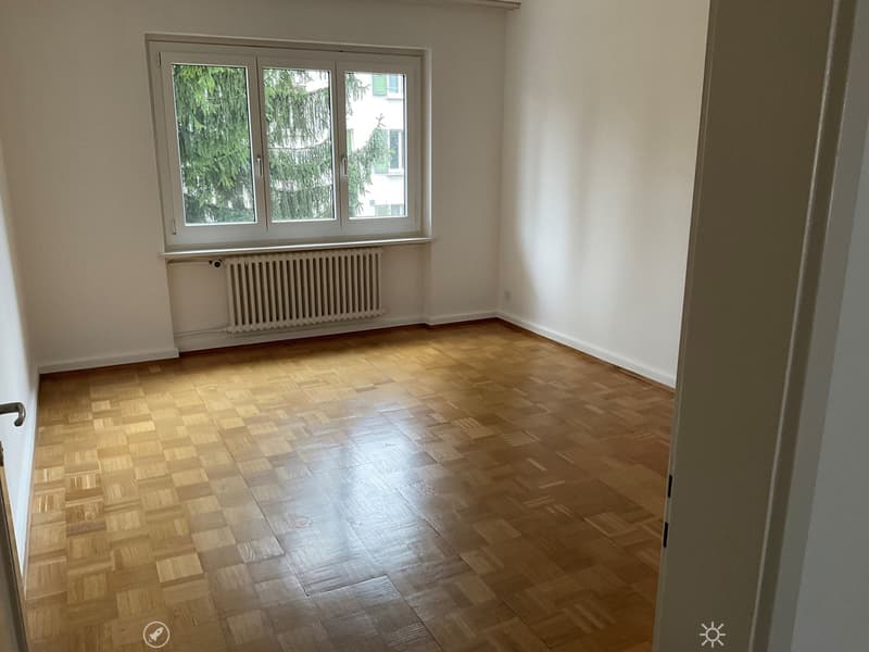 3-Zimmerwohnung im ruhigen Champagnequartier (4)