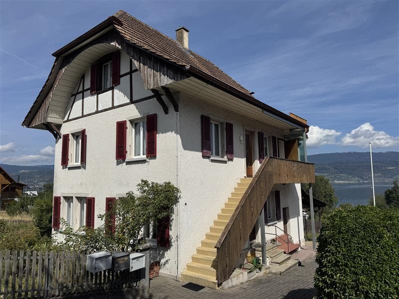Zweifamilienhaus in Lüscherz – Wohnen mit Blick auf den Bielersee (1)