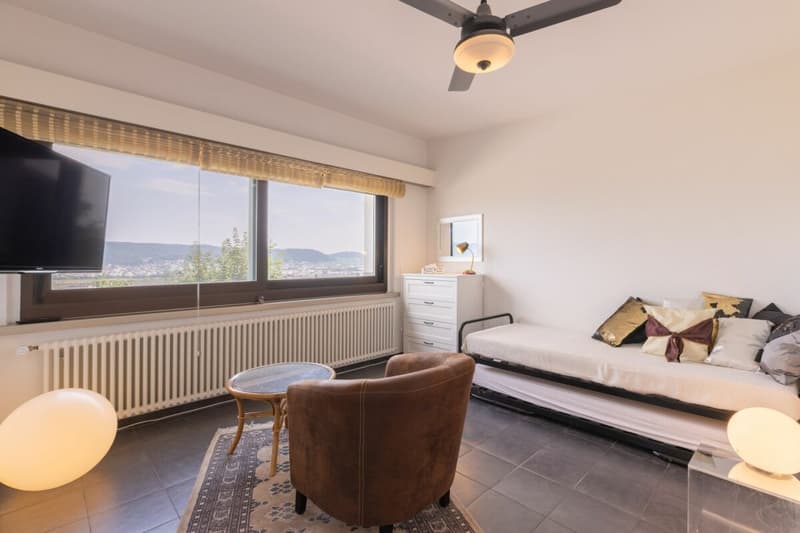 Idyllic Hideaway with Fantastic Panoramic View (8)
