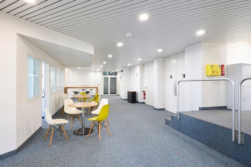 Espace commercial et de bureau attractif dans un excellent emplacement en ville (6)