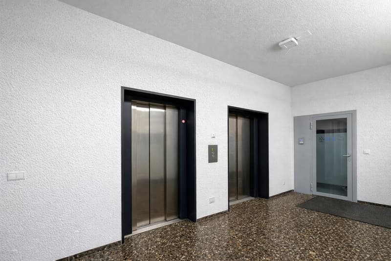 Espace commercial et de bureau attractif dans un excellent emplacement en ville (14)