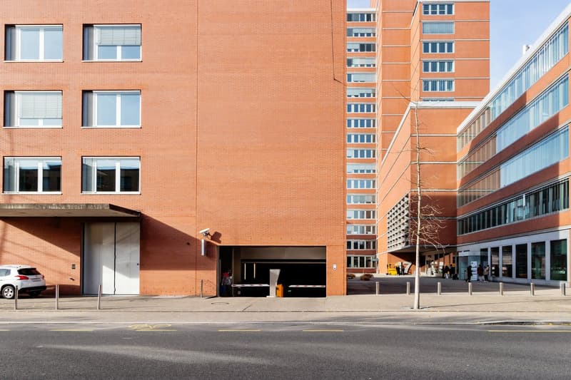 Surface au rez-de-chaussée représentative avec plus de 4 mètres de hauteur de plafond (10)