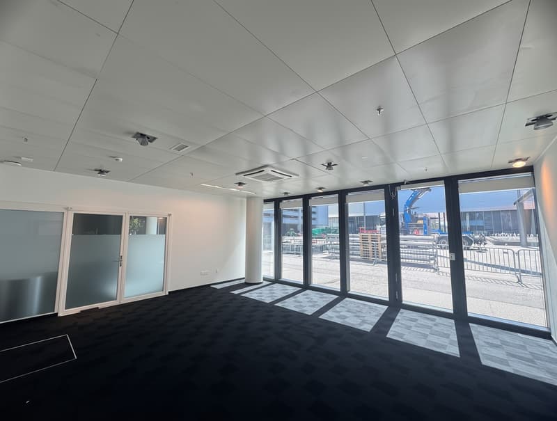 Erdgeschoss Showroom / Gewerbefläche im Messeturm (1)