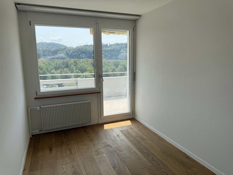 Grosszügige 6-Zimmer-Wohnung mit Balkon und Kamin in Neuenegg (13)