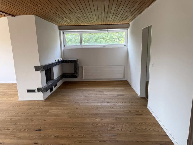 Grosszügige 6-Zimmer-Wohnung mit Balkon und Kamin in Neuenegg (3)
