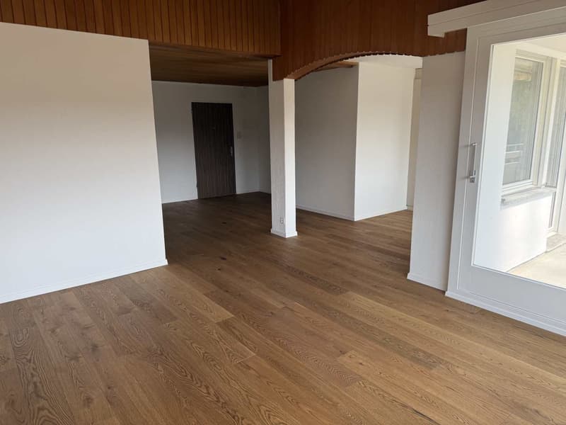 Grosszügige 6-Zimmer-Wohnung mit Balkon und Kamin in Neuenegg (10)