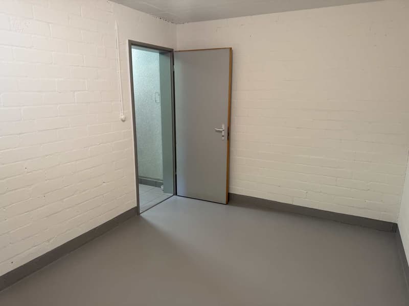 Grosszügige 6-Zimmer-Wohnung mit Balkon und Kamin in Neuenegg (22)