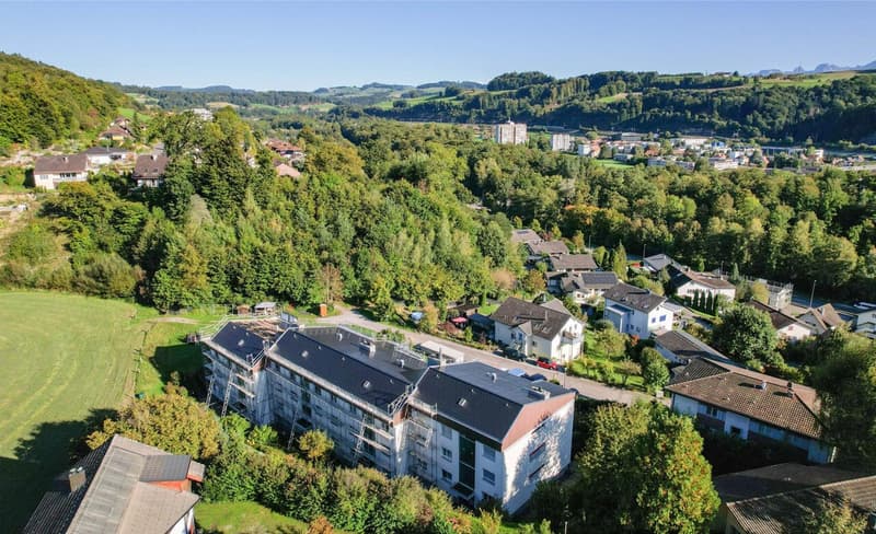 Grosszügige 6-Zimmer-Wohnung mit Balkon und Kamin in Neuenegg (2)