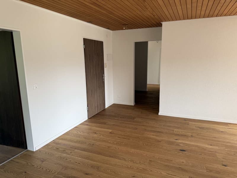 Grosszügige 6-Zimmer-Wohnung mit Balkon und Kamin in Neuenegg (6)