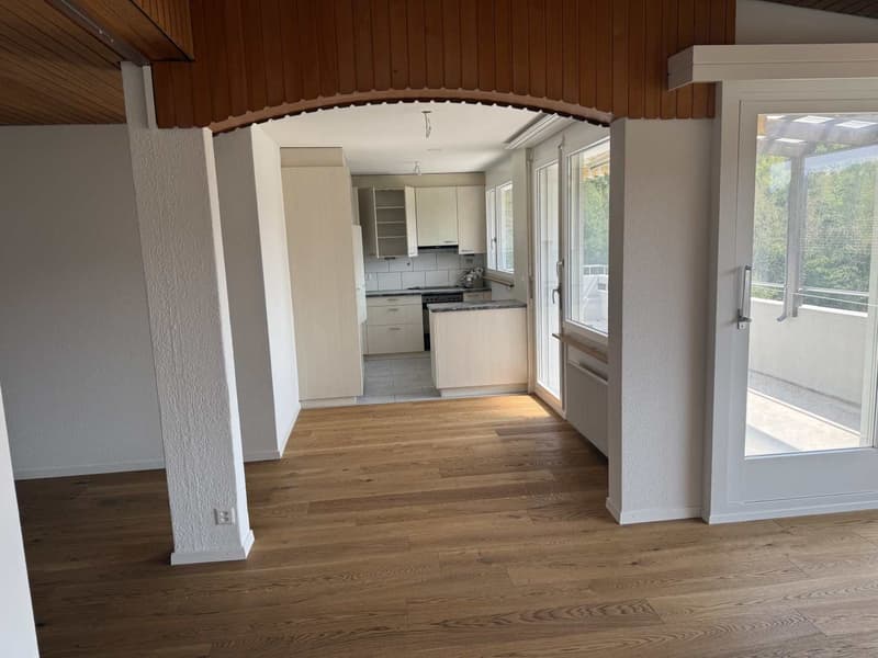 Grosszügige 6-Zimmer-Wohnung mit Balkon und Kamin in Neuenegg (9)