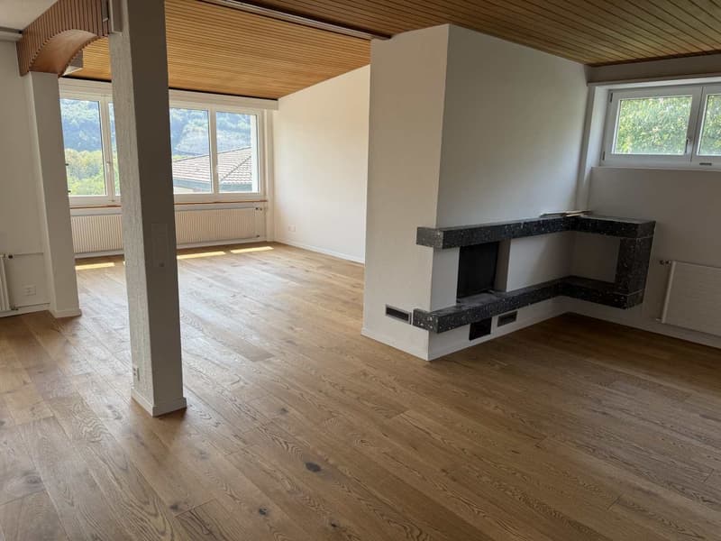 Grosszügige 6-Zimmer-Wohnung mit Balkon und Kamin in Neuenegg (5)