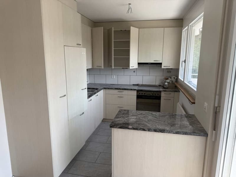 Grosszügige 6-Zimmer-Wohnung mit Balkon und Kamin in Neuenegg (16)