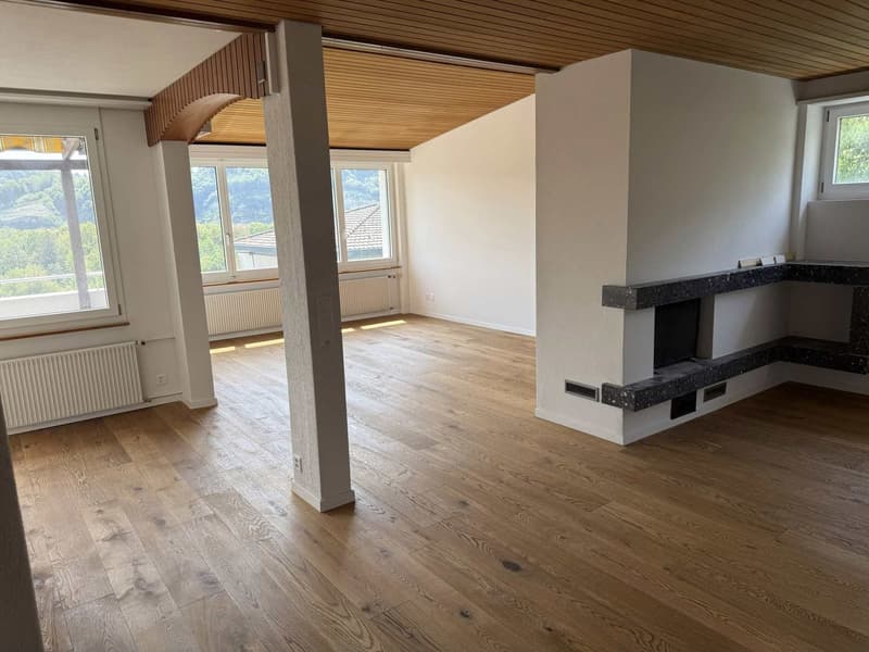 Grosszügige 6-Zimmer-Wohnung mit Balkon und Kamin in Neuenegg (4)