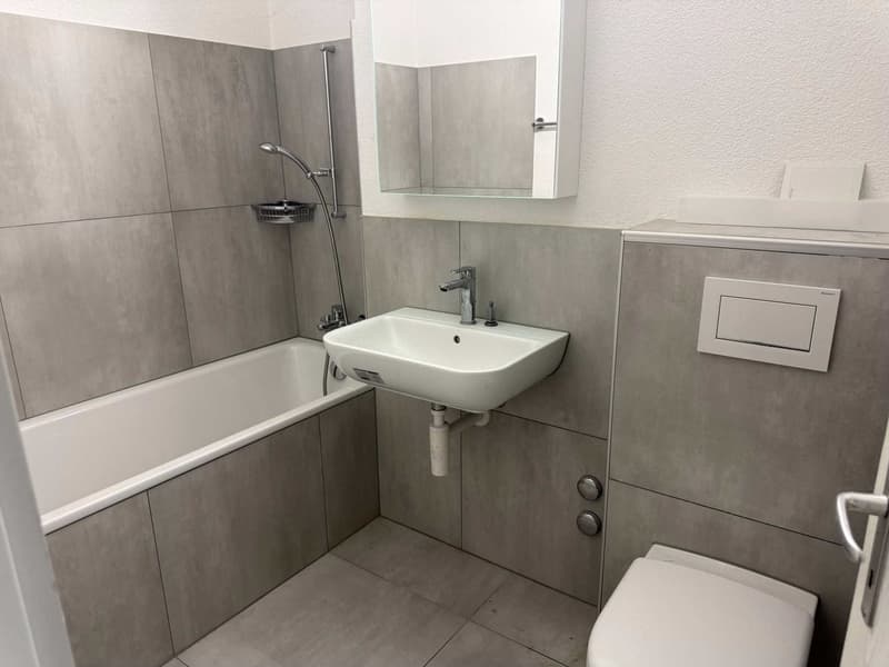 Grosszügige 6-Zimmer-Wohnung mit Balkon und Kamin in Neuenegg (17)