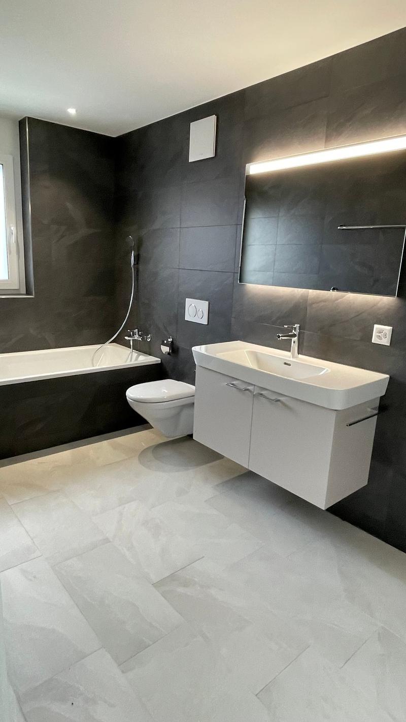 Badzimmer mit Badewanne