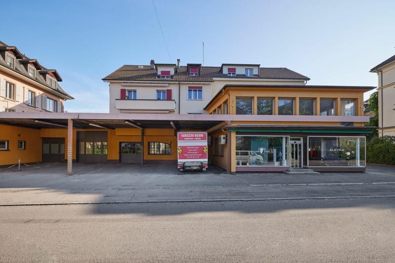 Commercial space with sales area on the ground floor (500m2 of which 90m2 is a sales shop) ... (2)