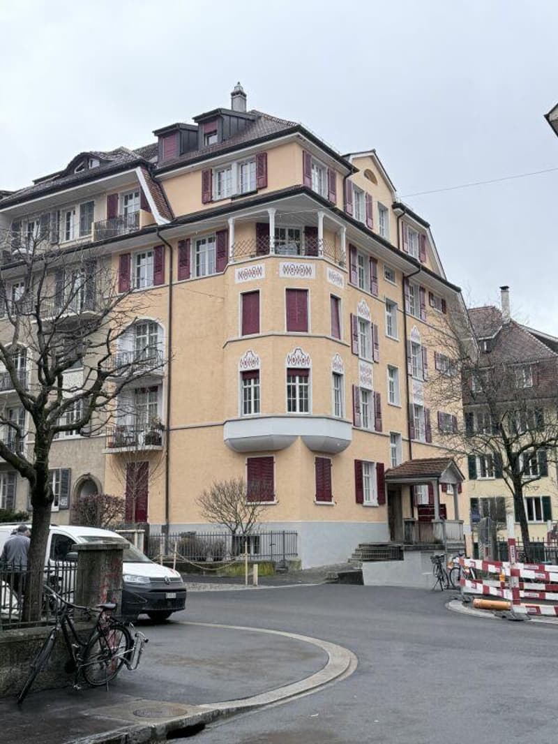 Apartment building in a perfect location! (1)