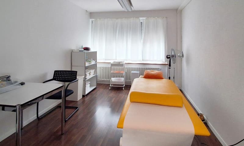 Zentralgelegene Büro- / Praxisräumlichkeiten suchen neue Mieter (4)