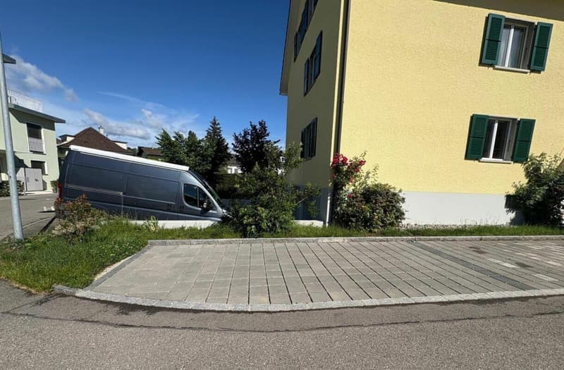 Parcheggio esterno a Gümligen (2)