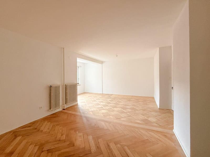 Wohnzimmer mit Wandschränken