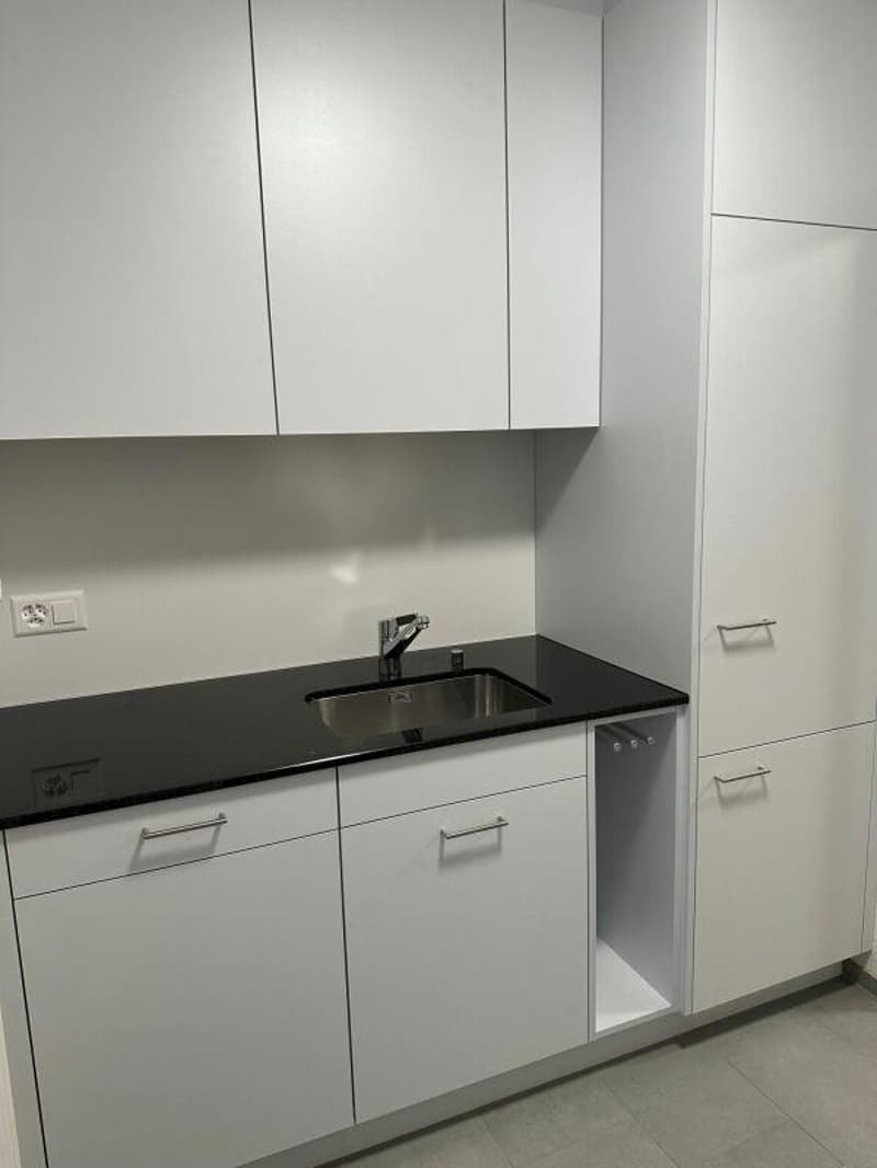 4-Bedroom Apartment in Central Location (4)