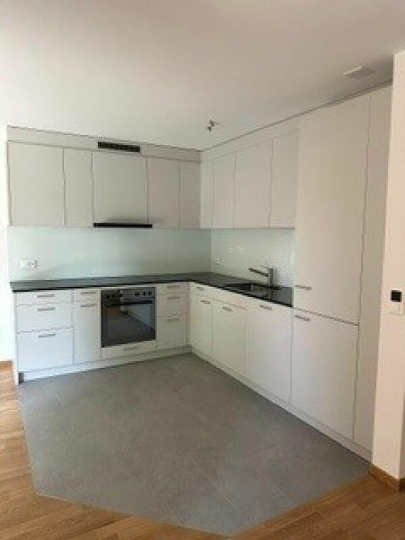 Grosszügige 2.5-Zimmerwohnung nähe Lyssbach (2)