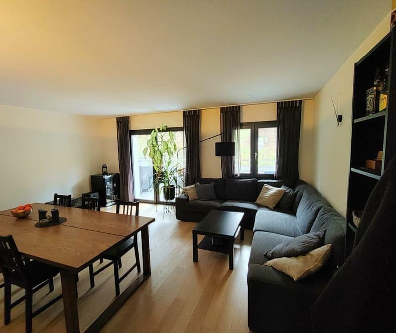 Wohn-/Essbereich mit Zugang zum Balkon