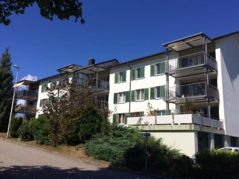 Liegenschaft mit neuem Balkon1.JPG
