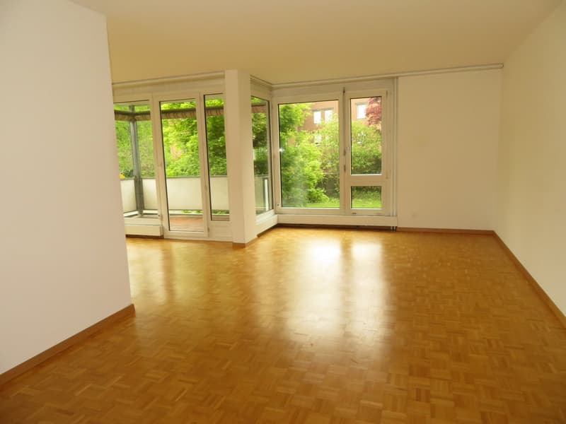 Grosszügige 4.5-Zimmerwohnung an ruhiger und sonniger Lage (2)