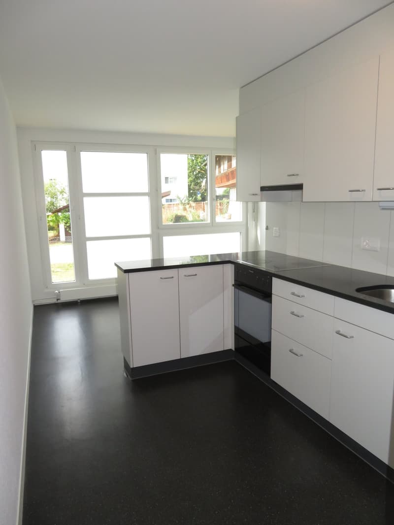 Moderne 3.5-Zimmer-Wohnung mit Gartensitzplatz in Urtenen-Schönbühl (2)