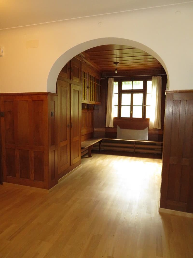 Herrschaftliche 4.5 Zimmerwohnung mit schönem Gemeinschaftsgarten (6)