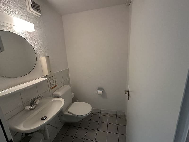 Espace commercial / bureau, rez-de-chaussée (10)