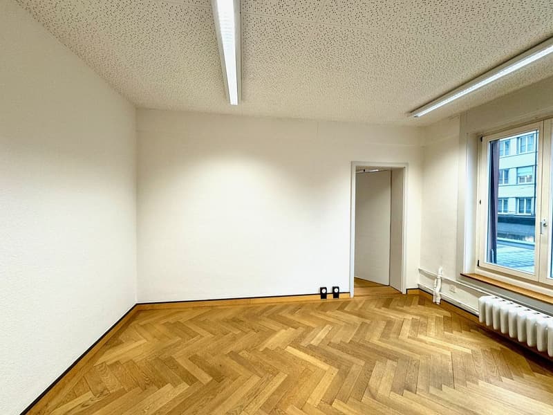 Office, 1st floor left (4)