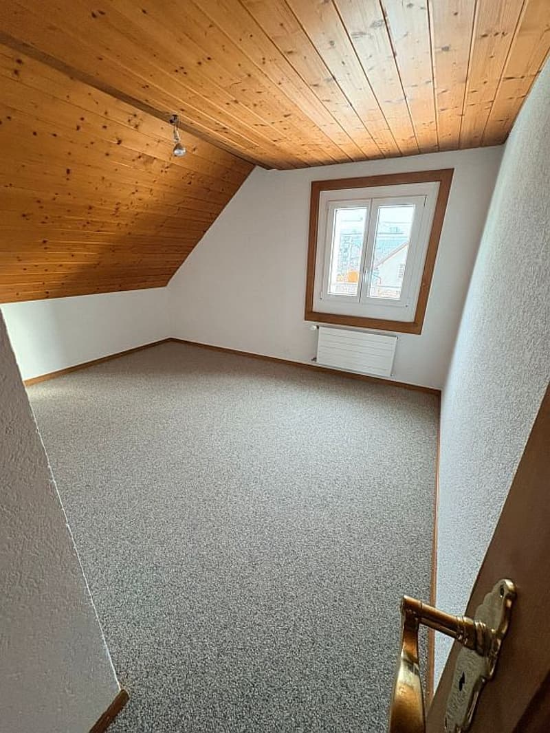 3.5-Zimmer-Dachwohnung mit Galerie mit Dachschräge (6)