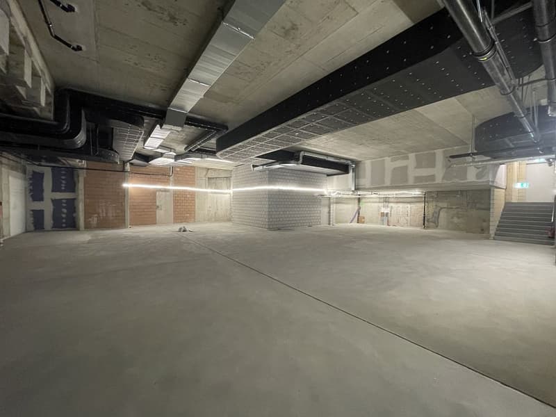Sie suchen eine zentral gelegene Lagerfläche in unmittelbarer Distanz zum Bahnhof in der Stadt Bern? Dann sind unsere Lagerräumlichkeiten an der Aarbergergasse 30 genau das Richtige für Sie. Die Liegenschaft Aarbergergasse 30 in Bern wurde im Jah (2)
