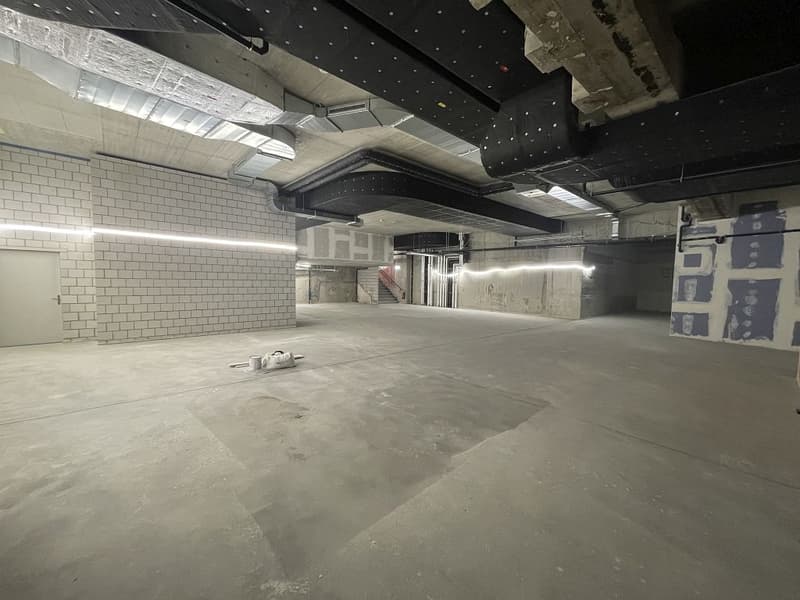 Sie suchen eine zentral gelegene Lagerfläche in unmittelbarer Distanz zum Bahnhof in der Stadt Bern? Dann sind unsere Lagerräumlichkeiten an der Aarbergergasse 30 genau das Richtige für Sie. Die Liegenschaft Aarbergergasse 30 in Bern wurde im Jah (3)