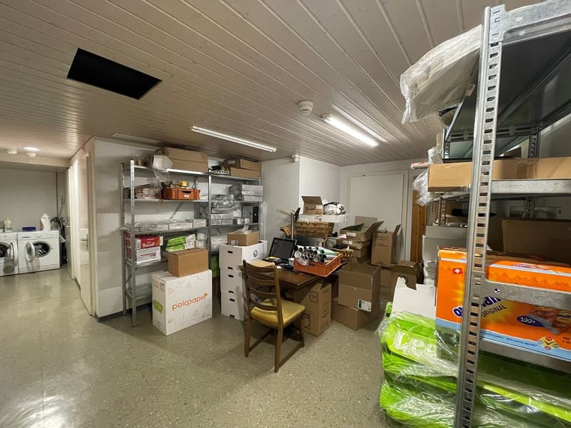 Bakery / Gastronomy Business or Office / Service Use on the Ground Floor (11)