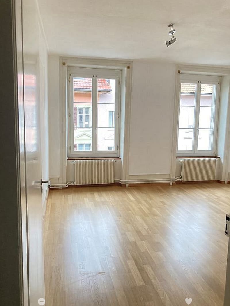teilsanierte 4- Zimmerwohnung 1. Stock (7)