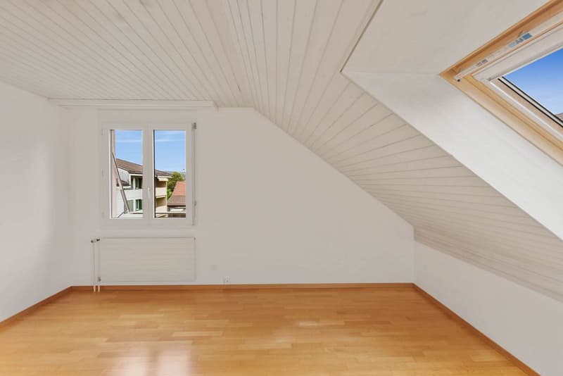 Appartement spacieux 4.5 pièces en étage sous combles avec balcon (6)