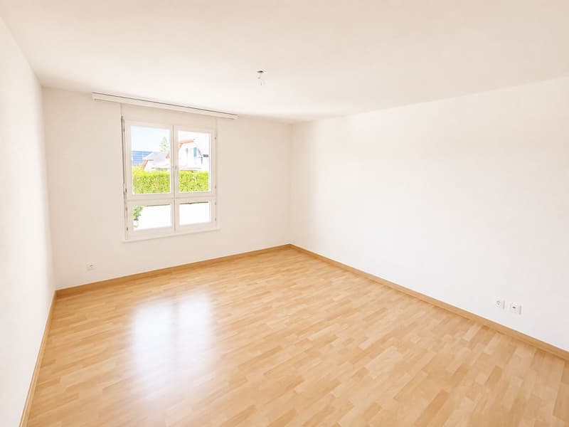Grosse 3 1/2-Zimmerwohnung, 1. Stock links (4)