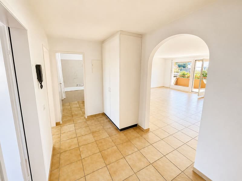 Grosse 3 1/2-Zimmerwohnung, 1. Stock links (1)