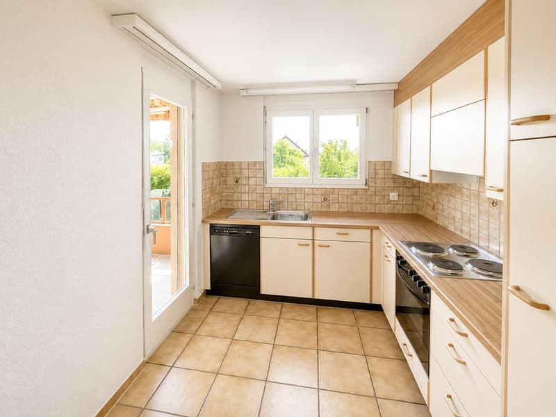Grosse 3 1/2-Zimmerwohnung, 1. Stock links (2)