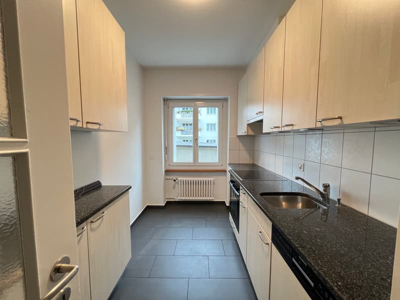 4 1/2-room apartment, ground floor right (4)