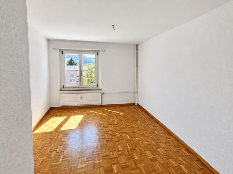Grosszügige 4-Zimmerwohnung, 2. Stock rechts (6)