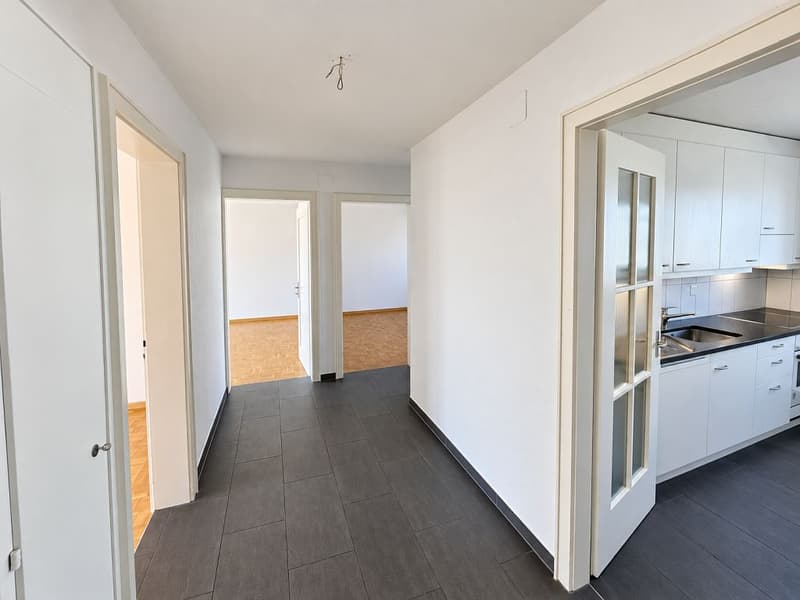 Grosszügige 4-Zimmerwohnung, 2. Stock rechts (2)